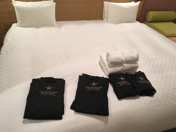 ザシンギュラリホテルの部屋キングサイズベッド